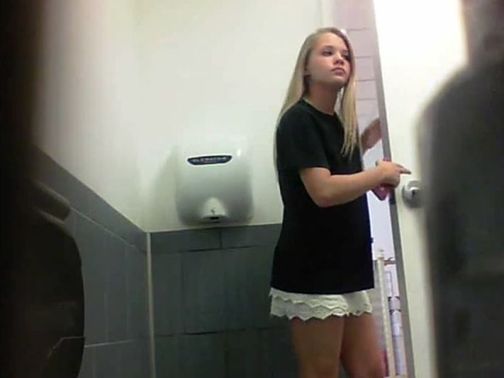 Teen bathroom voyeur