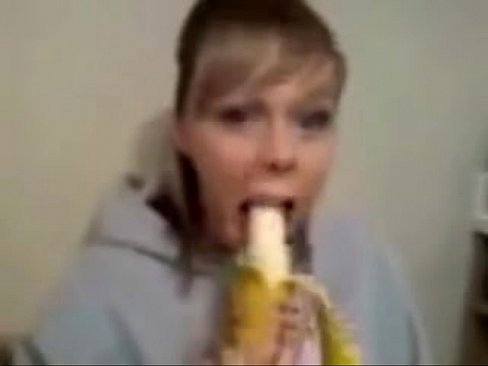 Hot girl deepthroats banana