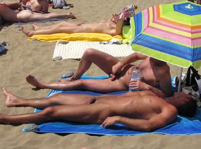 Naked beach boys maspolamos