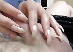Sharp nails scratching
