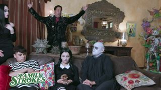 Familystrokes halloween ends with creepy family