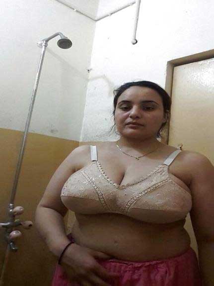 Indian aunty huge boobs