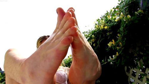 Felix recommendet outdoor foot worship
