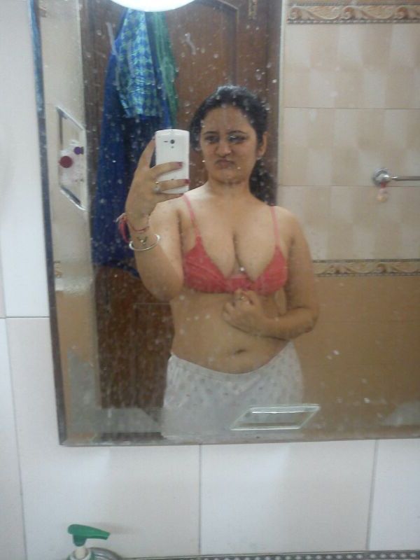 Pakistani girls mirror nude - Naked photo
