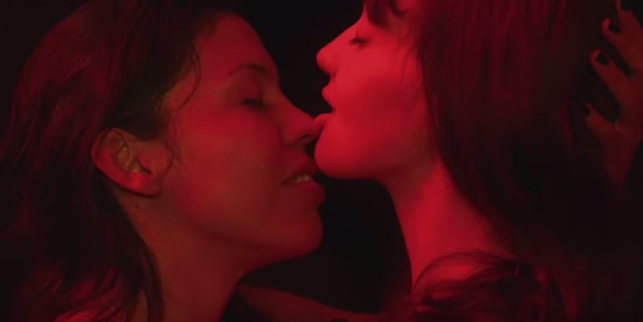 Scuttlebutt reccomend Best on screen movie lesbian kiss