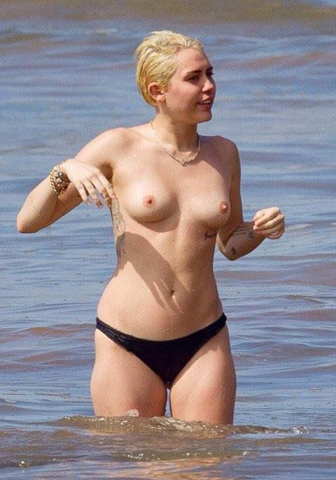 Miley cyrus new boobs