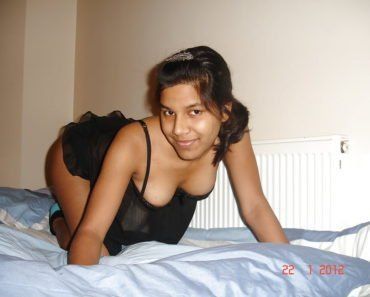 Indian hot girls on bed nude