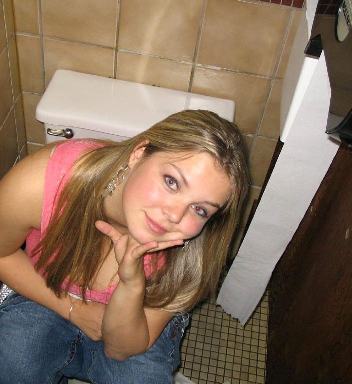 Amateur drunk toilet pic